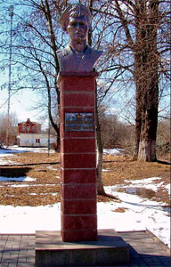 Памятник-бюст Герою Советского Союза Николаю Чепику, г. Витебск